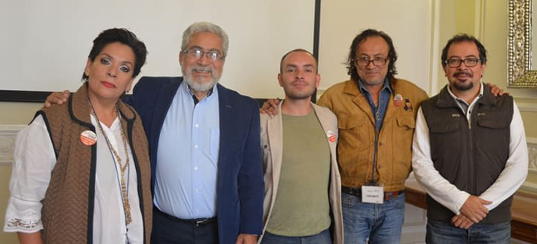 Entrega de firmas al INAH